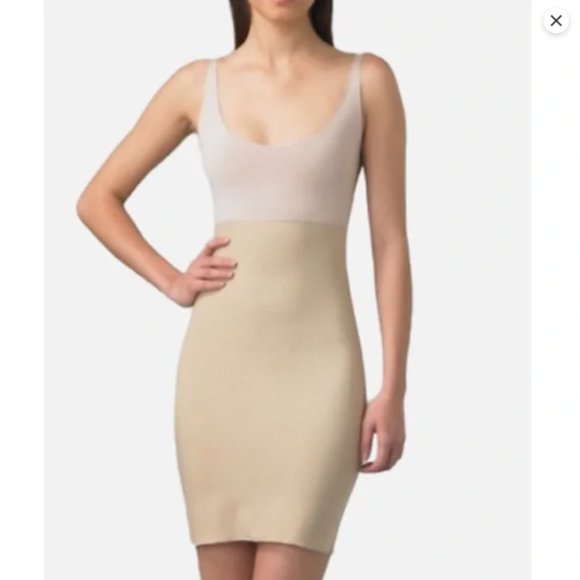 SPANX Hide and Sleek size medium nude body shaper - Picture 1 of 6